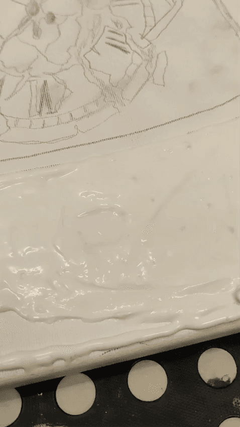 Fotogramma dal video “Dal disegno alla stesura della materia bianca” di Daniela Grasu